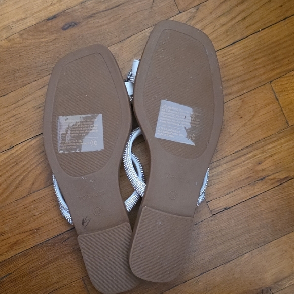 TOP Moda White Rhinestone Heart Sandals - Picture 4 of 6